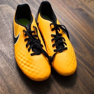 ❌❌sold❌❌Boys soccer cleats